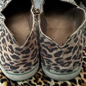 Ariat leopard and turquoise cruisers